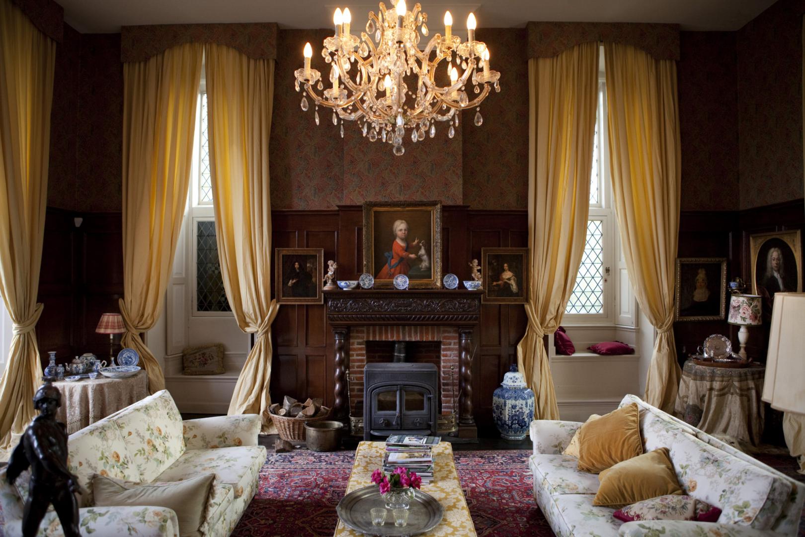 Woonkamer van Kasteel Vorden waar ook wel audiotour te volgen is of je mee kan met een rondleiding.